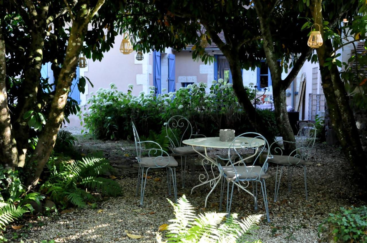 Le Vieux Saule Hotel Saints-en-Puisaye Luaran gambar